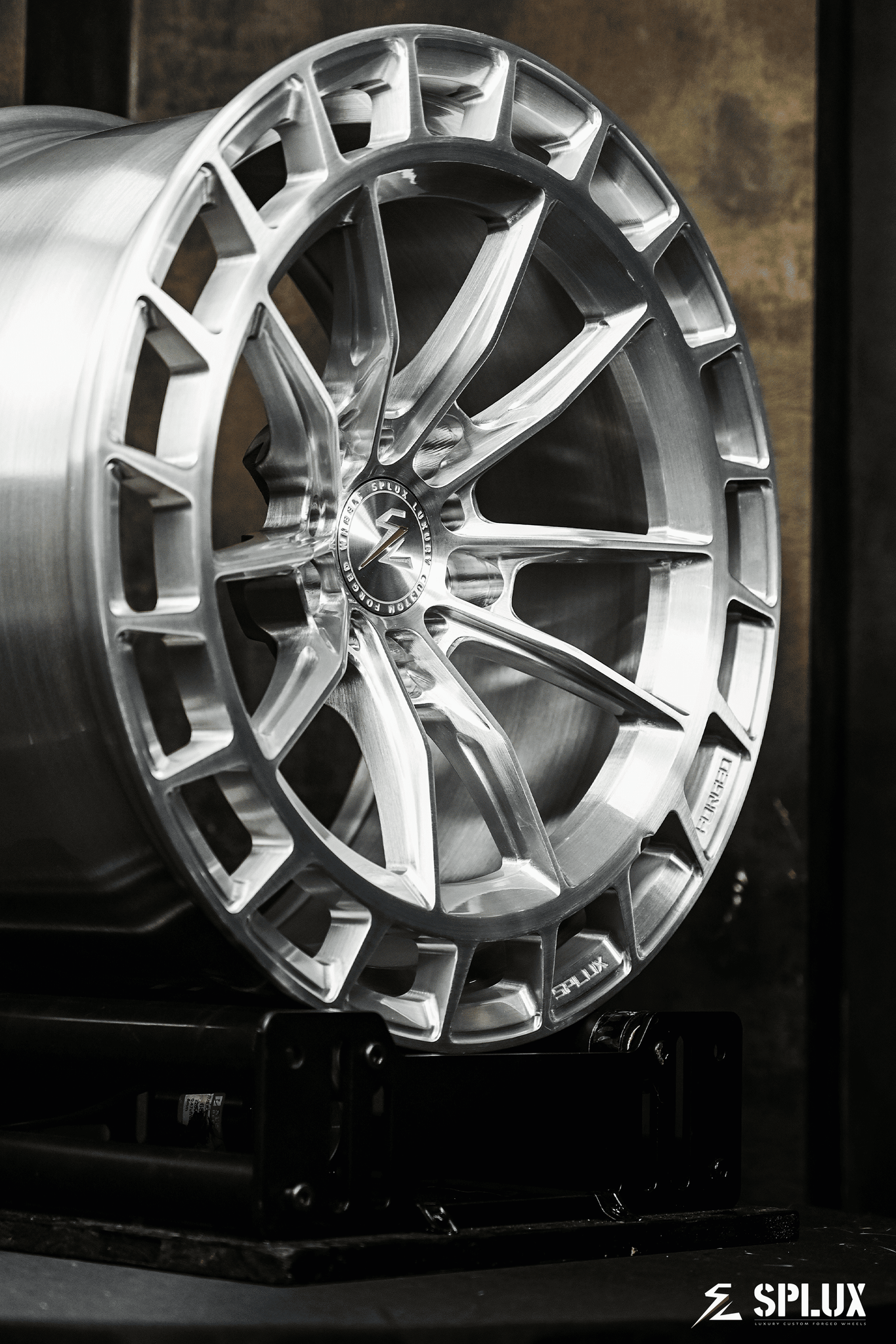 Splux custom wheel vendors offering exclusive designs for all automotive needs.